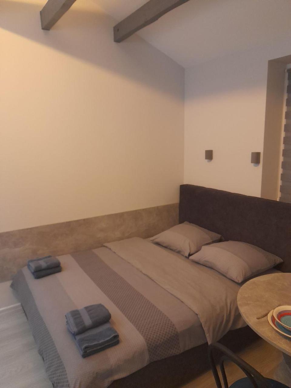 Apartment другетів *